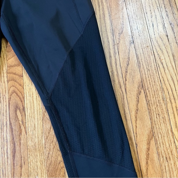 Athleta Med Black Mesh Contender Capri Powerlift Legging Yoga Tight Pants 210134 - Picture 2 of 11